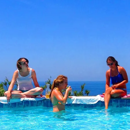 Paradise Hotel 2*