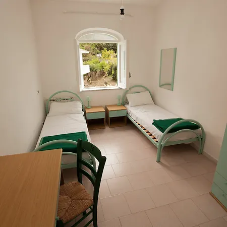 Paradise Hotel 2*
