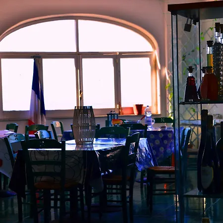 Paradise Hotel 2*